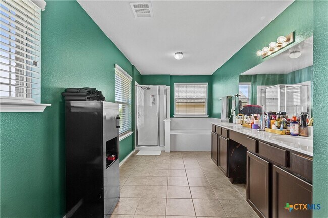 Building Photo - 202 W Gemini Ln