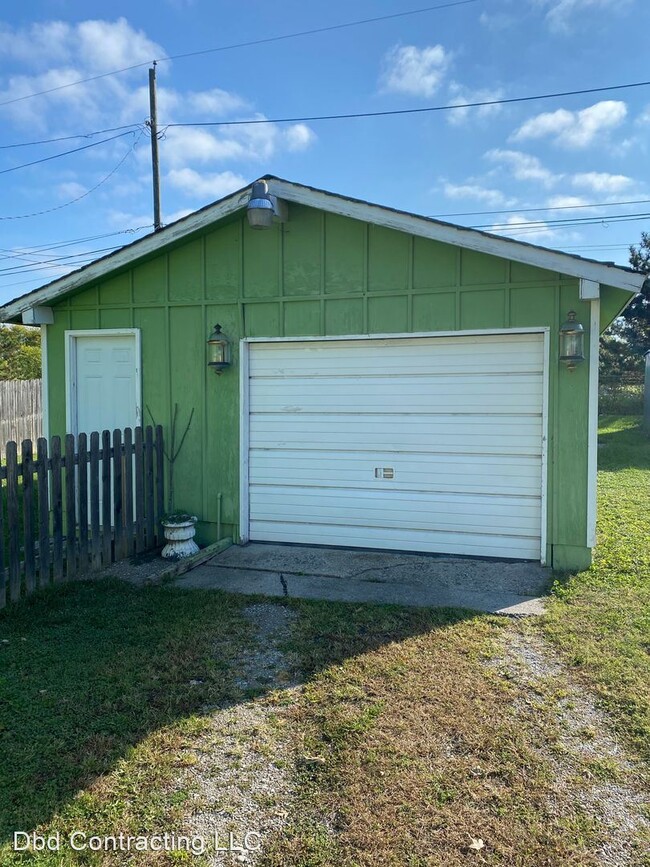 Building Photo - 2 br, 1 bath House - 2217 Shadybrook Dr