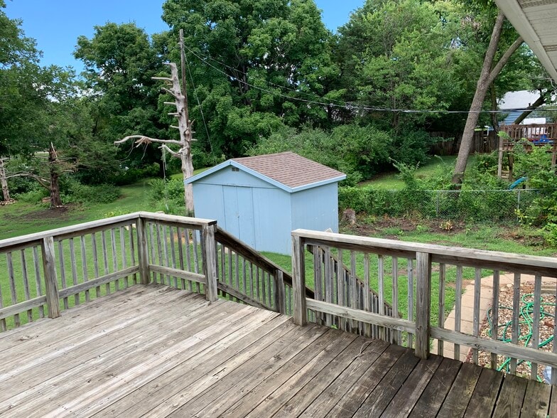 Building Photo - 2212 Cedar Acres Dr