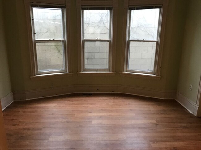 Building Photo - 2065 Winnebago St