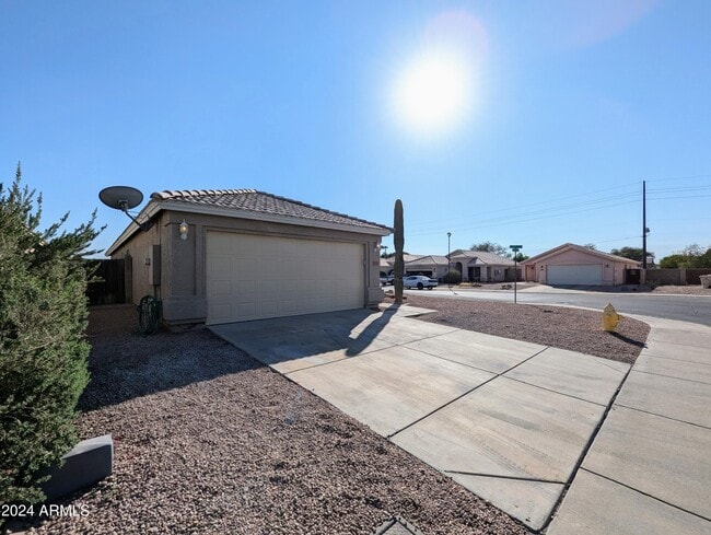 Building Photo - 7059 W Gardenia Ave