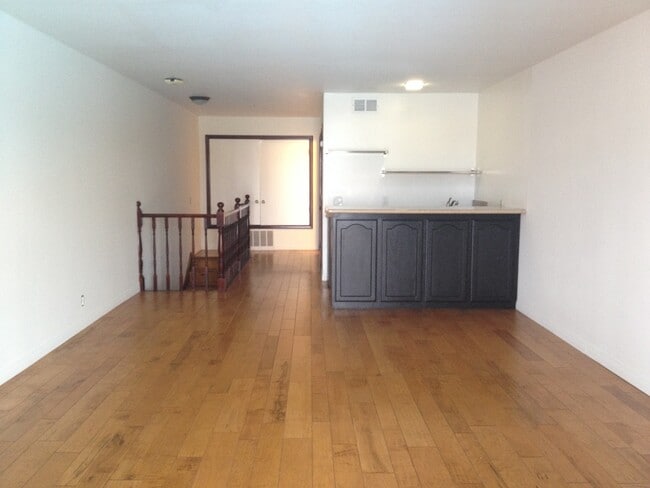 Primary Photo - Los Caballeros #007