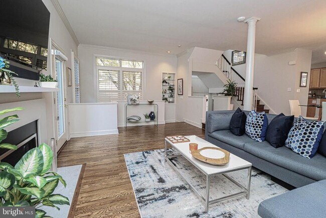 Building Photo - 1596 N Colonial Terrace