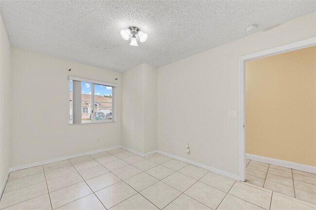 Building Photo - 11424 SW 17th Ct