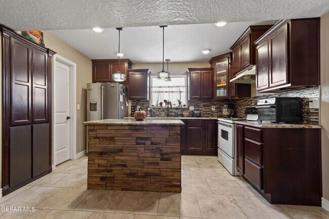 Building Photo - 8614 Holmsley Trail