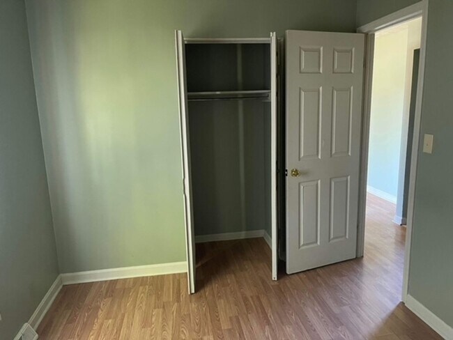 Building Photo - 3 Bed, 1 Bath House with a partially finished basement with fenced back yard