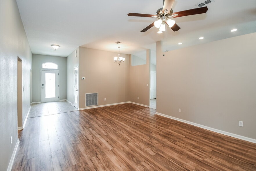 Building Photo - 15847 Rachel Creek Dr
