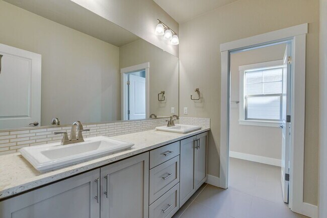 Building Photo - 11741 SW Barcelona St