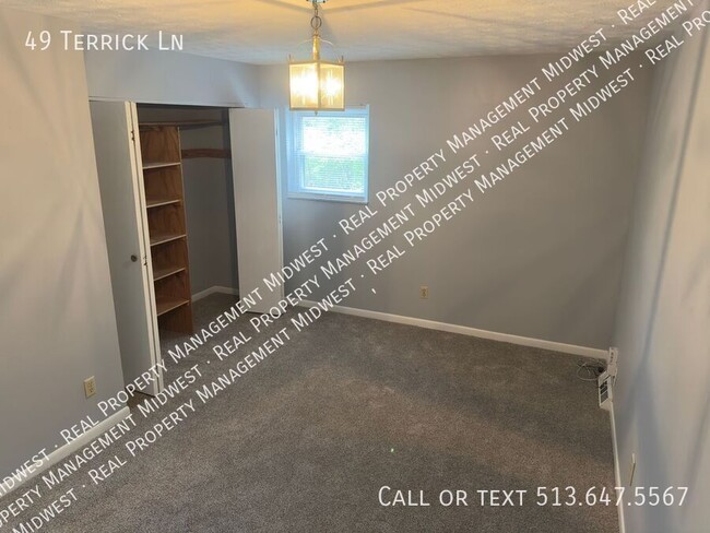Building Photo - 49 Terrick Ln