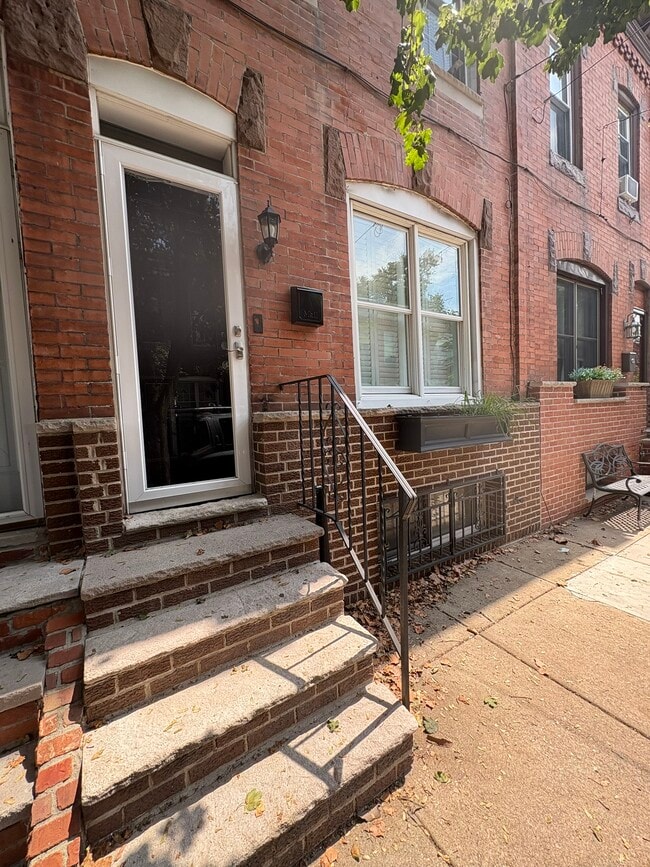 Building Photo - 2415 S Lambert St