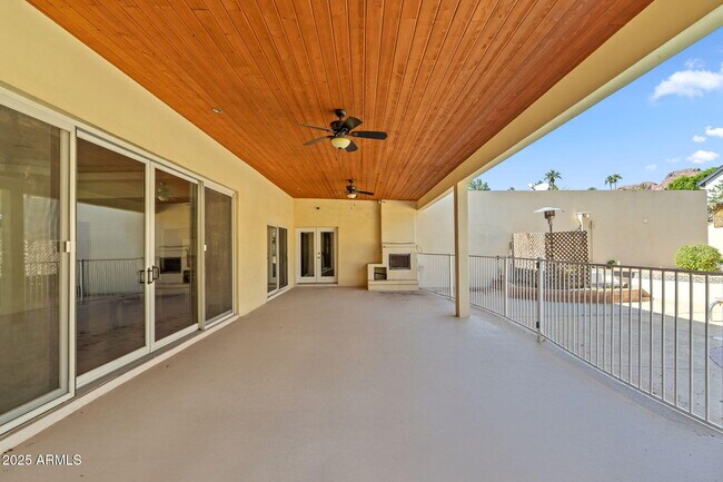 Building Photo - 5310 E Camelback Rd