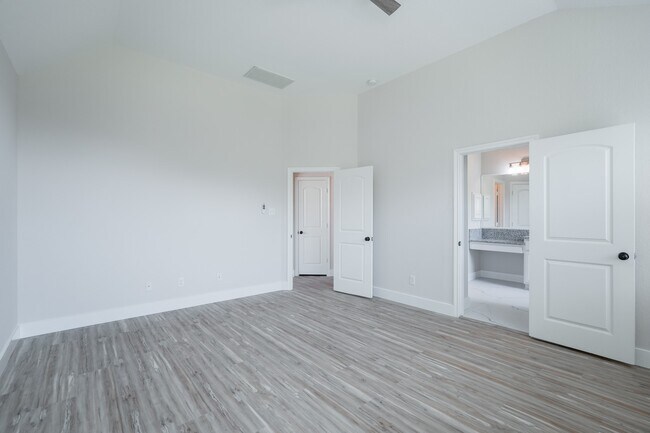 Building Photo - 118 Cheswood Manor Drive
