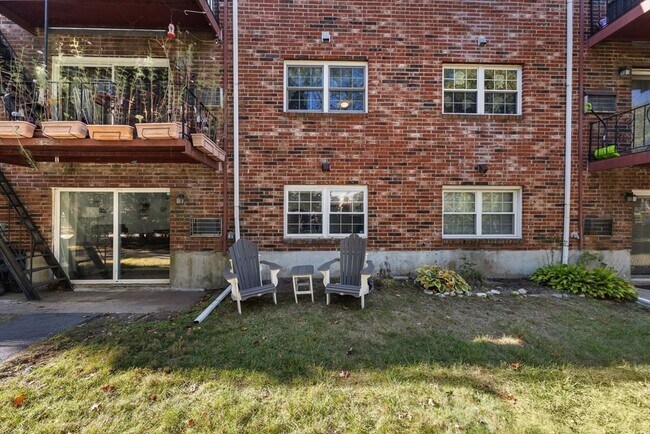 Building Photo - 90 Edgelawn Ave