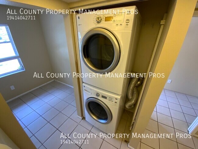 Building Photo - 7060 W Country Club Dr N