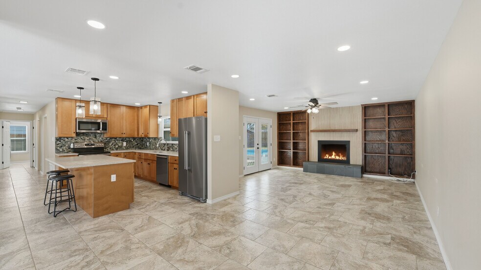 Building Photo - 1409 Highland Dr
