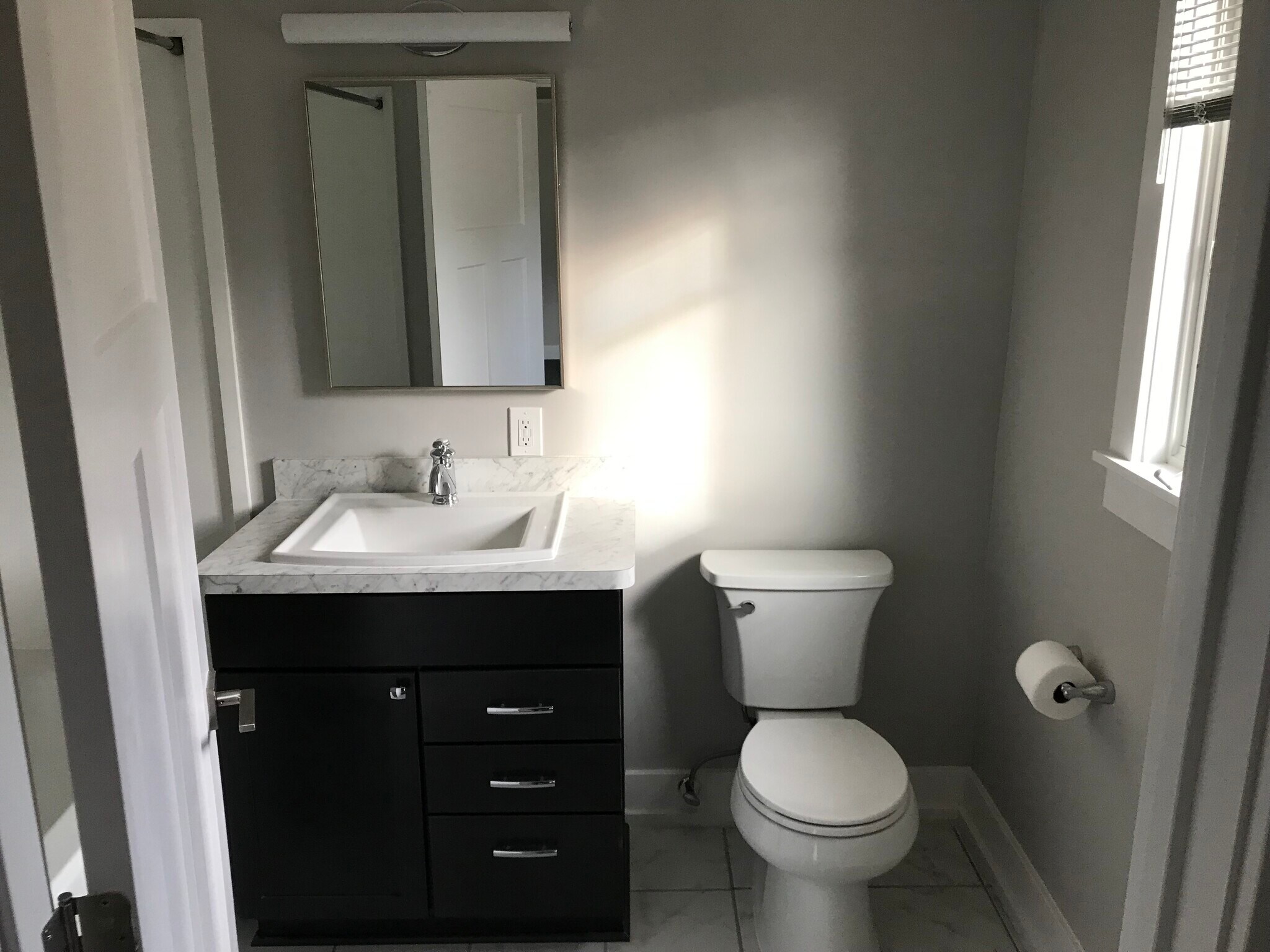 Building Photo - 2866 Baylis Dr