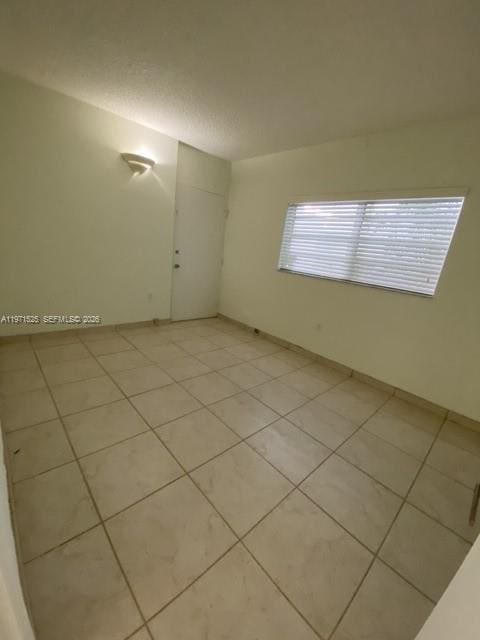 Building Photo - 2539 S Bayshore Dr