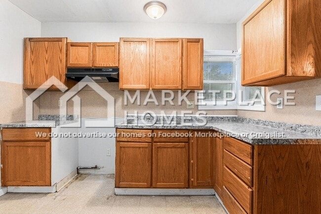 Building Photo - 14003 Hendricks Ave