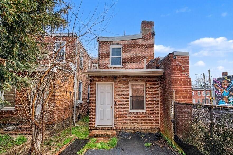 Building Photo - 203 N DuPont St