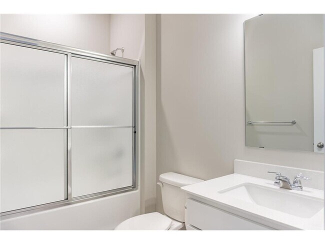 Building Photo - 717 Winterberry Ln