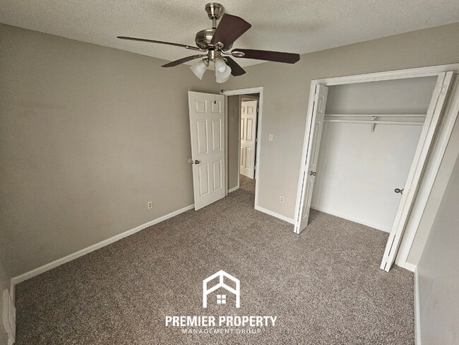 Building Photo - Charming 3-Bedroom Memphis Home with Vaulted Ceilings & Brick Fireplace