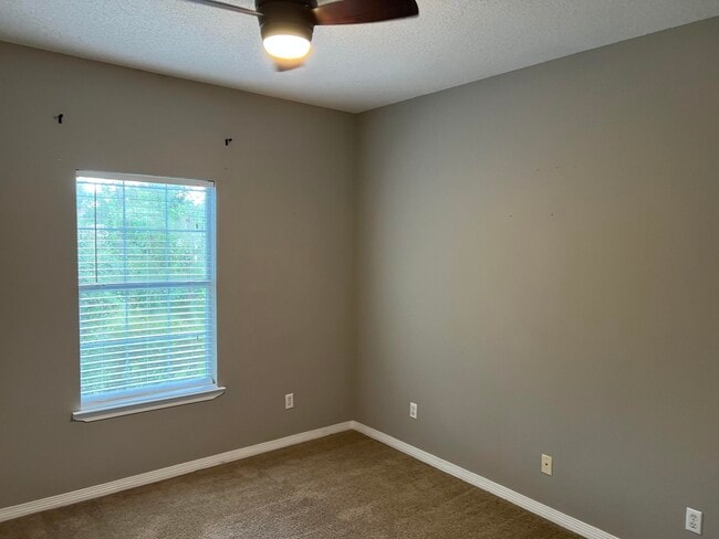 Building Photo - 195 S Shore Dr