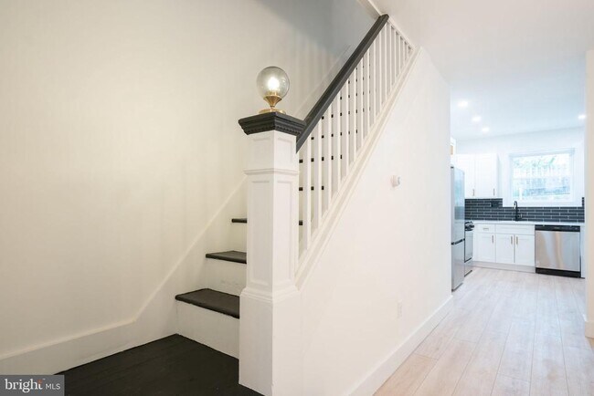 Building Photo - 170 Markle St