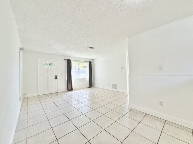 Building Photo - 2658 Sunny Breeze Ave