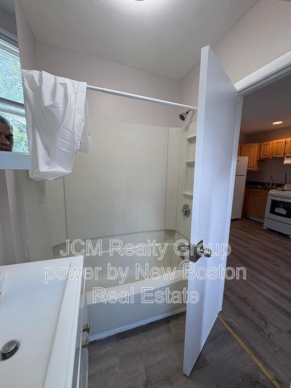 Building Photo - 3 Sunderland St