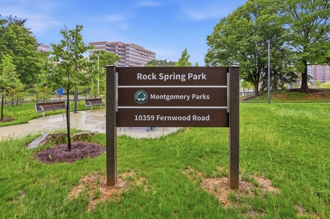 Building Photo - 6924 Rockledge Dr