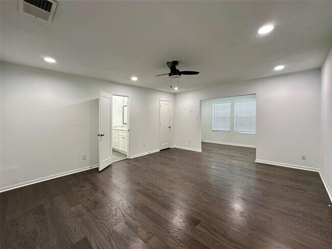 Building Photo - 5528 Beverly Hill St