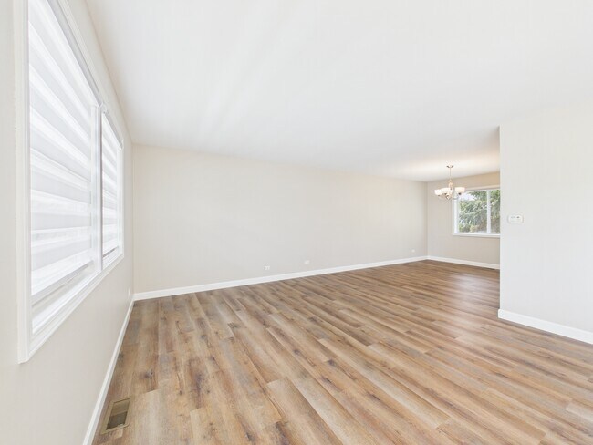 Building Photo - 4360 Mumford Dr