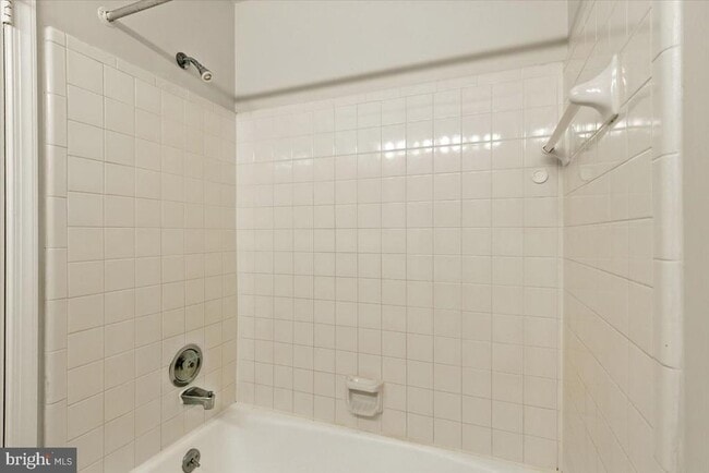 Building Photo - 1208 N Wayne St