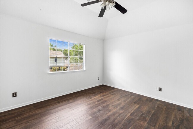 Building Photo - 2112 Shadow Bay Cir