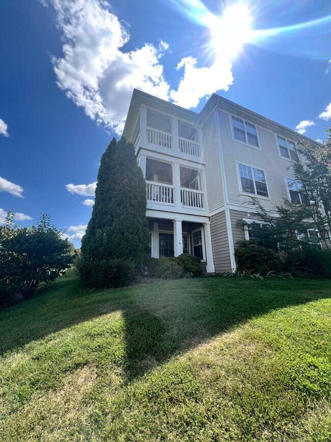 Primary Photo - This 2-bedroom, 2-bathroom gem offers the ...