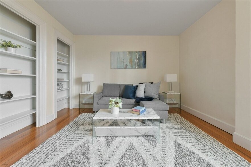 Building Photo - 483 Beacon St