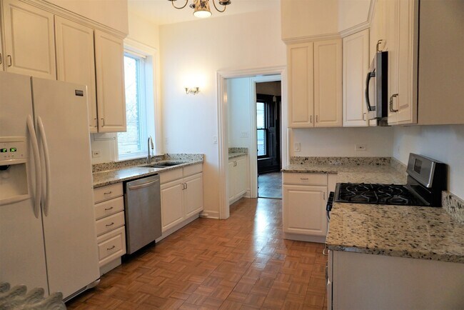 Building Photo - 544 W Fullerton Pkwy