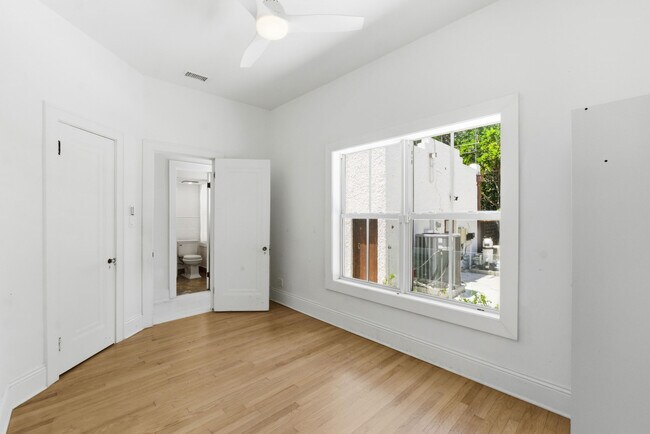 Building Photo - 1615 Monroe St