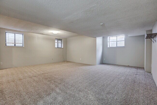 Building Photo - $1,790.95, 2-bed, 2-bath located in Denver