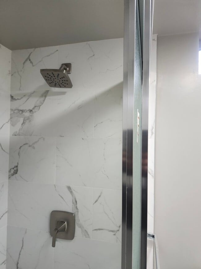 Building Photo - Single family home in great neighborhood!