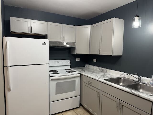 Building Photo - 1324 N Geneva Dr