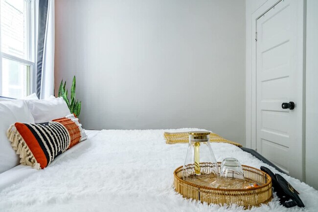 Building Photo - 33 Lundy St