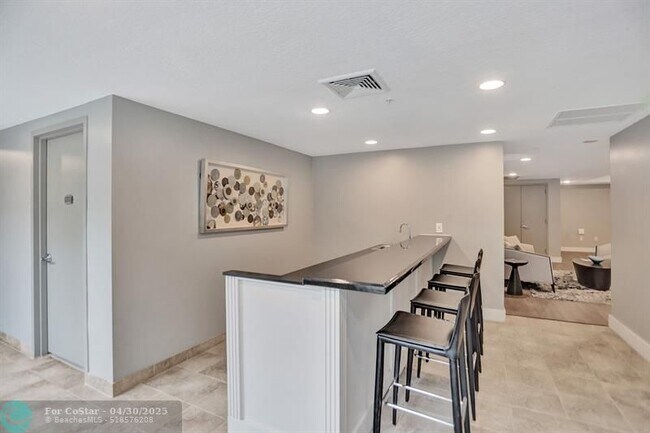 Building Photo - 715 Bayshore Dr