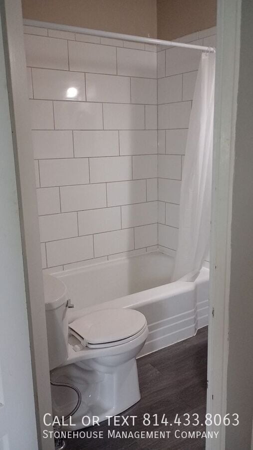 Building Photo - 440 W 10th St