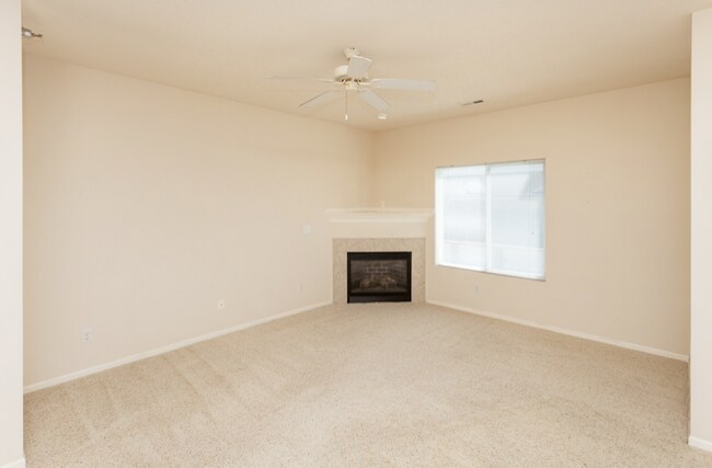 Building Photo - 1340 SE Florence Dr