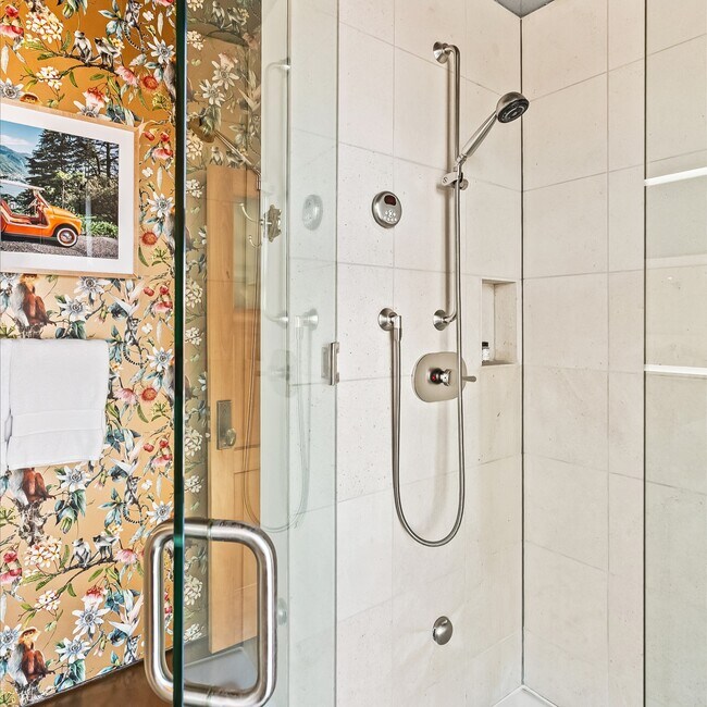 Building Photo - 2700 Juniper Hill Rd