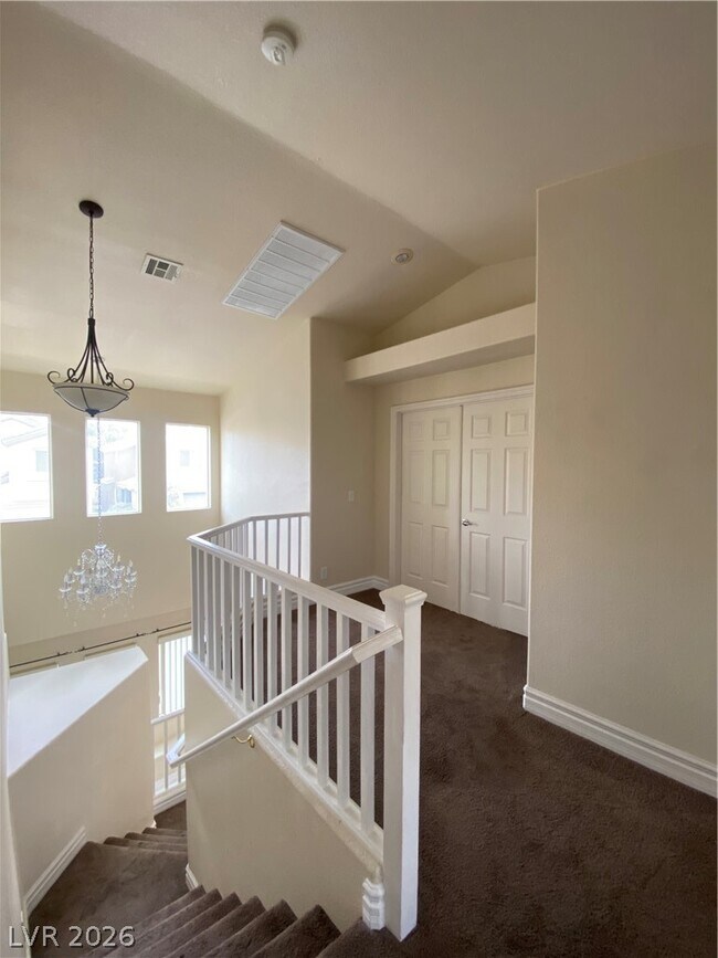 Building Photo - 175 Real Long Way