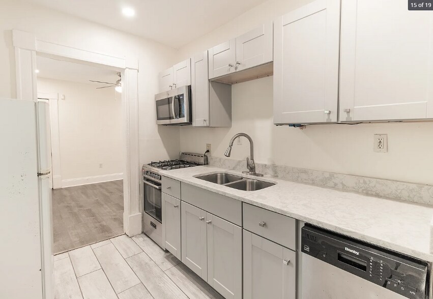 Building Photo - 689 Vernon Ave SE