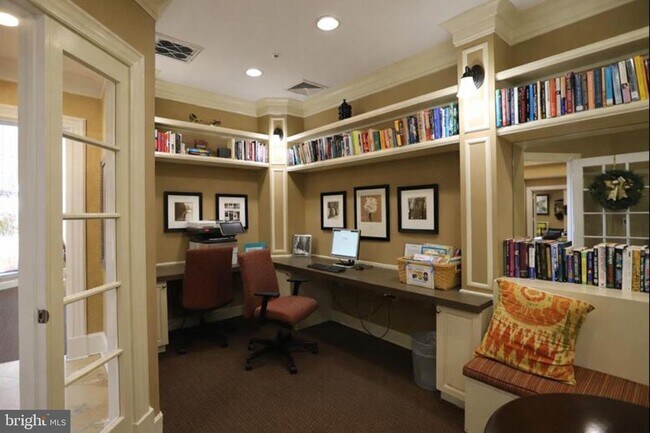 Building Photo - 400 Symphony Cir