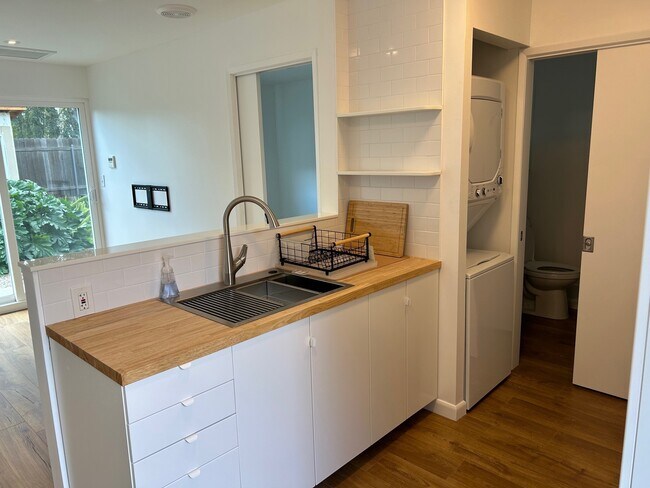 Kitchen - 10769 Redmont Ave